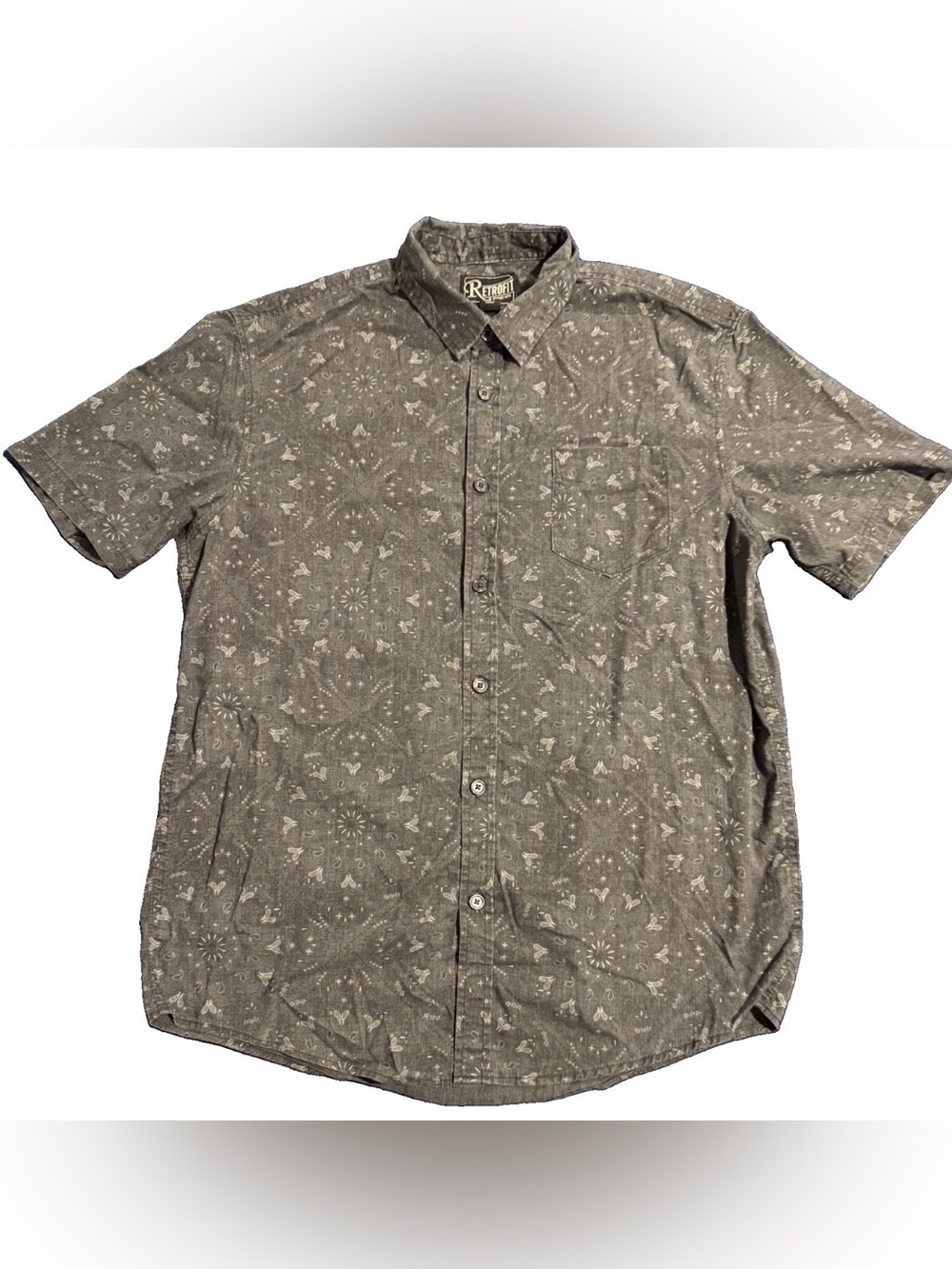 Men’s Medium Grey Floral Bandana Pattern Short-Sleeve Button-Up Dress Shirt